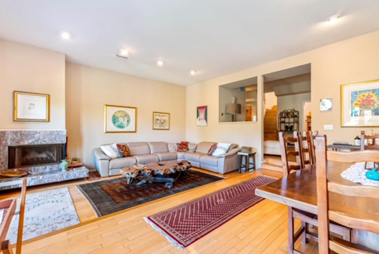 Villa 3 Bedrooms On Venice Canal. Los Angeles